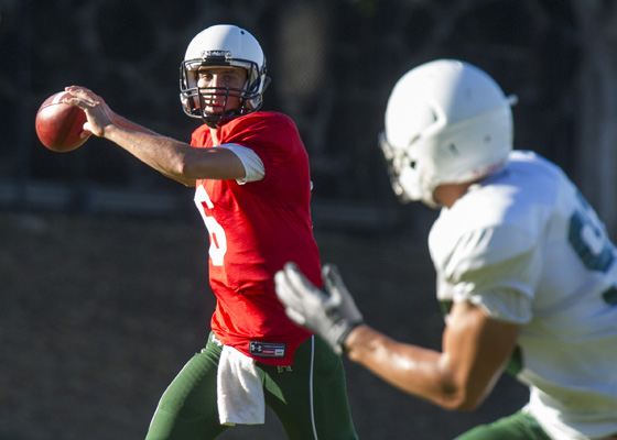 UH quarterback Beau Reilly ran through drills during practice on Sept. 24. (Craig T. Kojima / ckojima@staradvertiser.com)