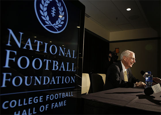 Hall of Famer Bill Snyder expressed his support for Hawaii coach Norm Chow on Friday. Associated Press photo