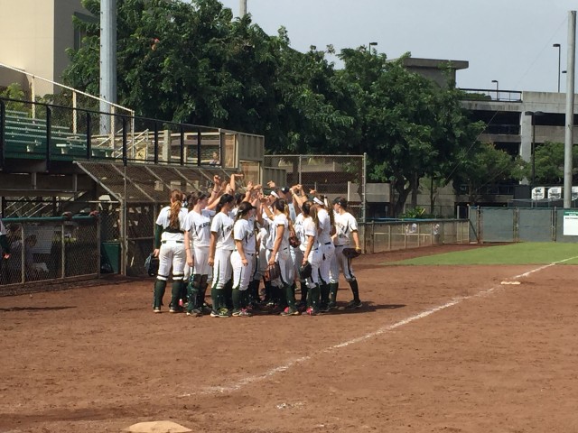 The UH softball team closed fall practice by going 4-0 in the Kama'aina Tournament.