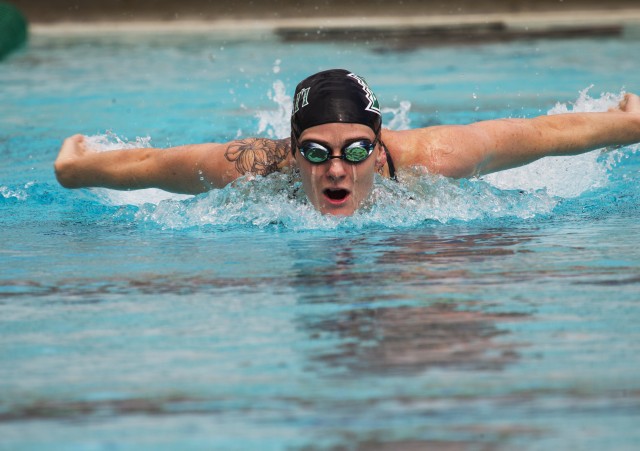 UH junior Erin McNulty qualified for the U.S. Olympic trials in the 100-meter butterfly. Photo by Dennis Oda / Star-Advertiser