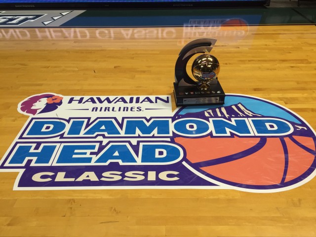 Hawaii and Auburn tussle for third place in the Hawaiian Airlines Diamond Head Classic on Christmas.