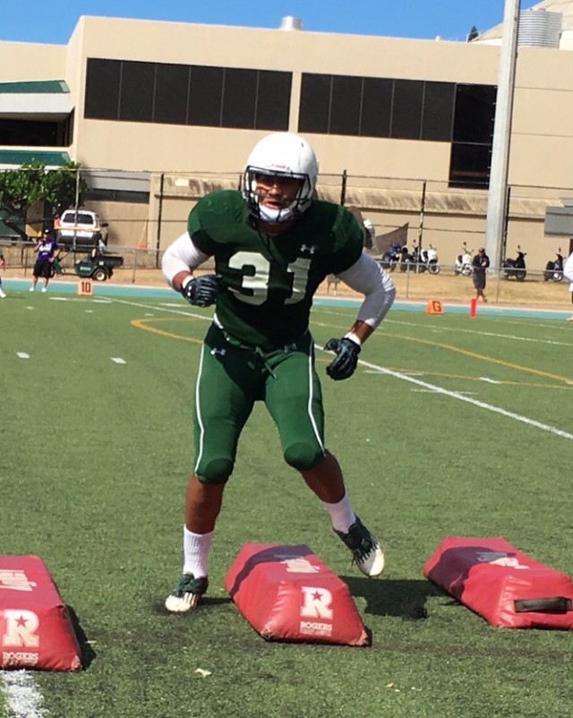 Middle linebacker Jahlani Tavai